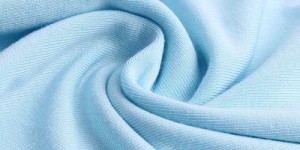 Is polyester fiber an ice silk fabric? (Will polyester fiber be hot when worn in summer?)