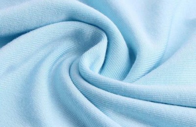 Is polyester fiber an ice silk fabric? (Will polyester fiber be hot when worn in summer?)