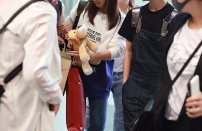 Wu Jinyan looks so tender when she puts on a T-shirt (she looks like a little girl, which is so innocent)