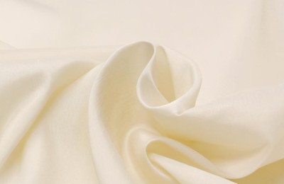 If you like fabrics with bright colors and smooth feel (taffeta, don’t miss it)