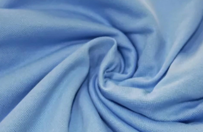 What are the characteristics of combed cotton (little knowledge on clothing fabrics)